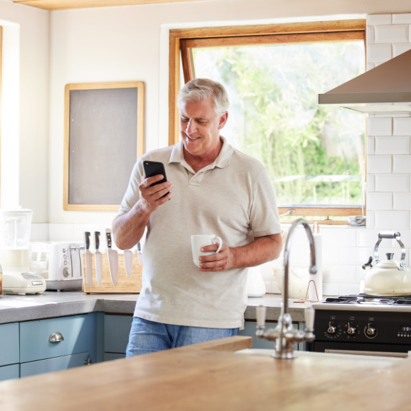 Steve Uses App To Schedule Laundry Services 600X600